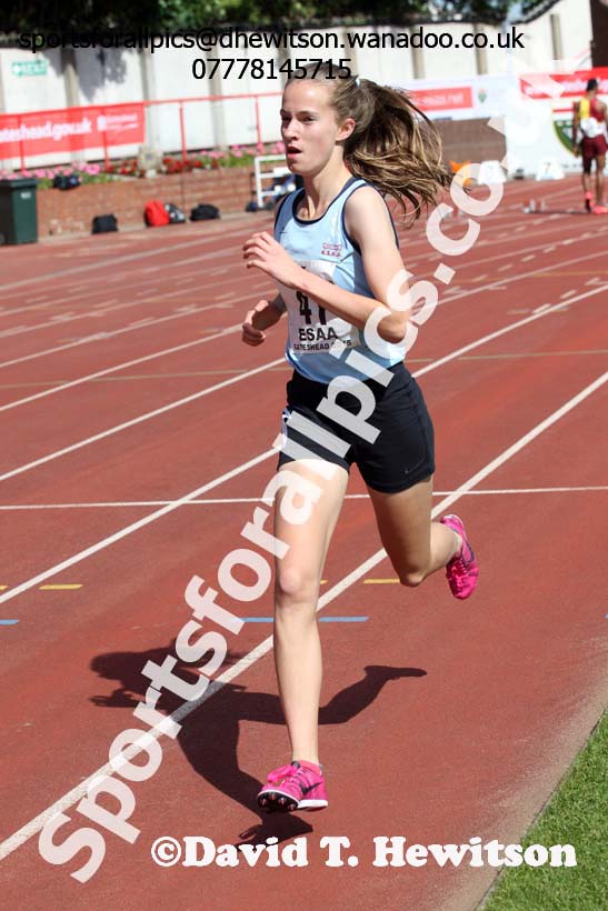 Junior girls 1500 metres, 2015 English Schools Track and Field Champs., Gateshead Stadium. Photo: David T. Hewitson/Sports for All Pics